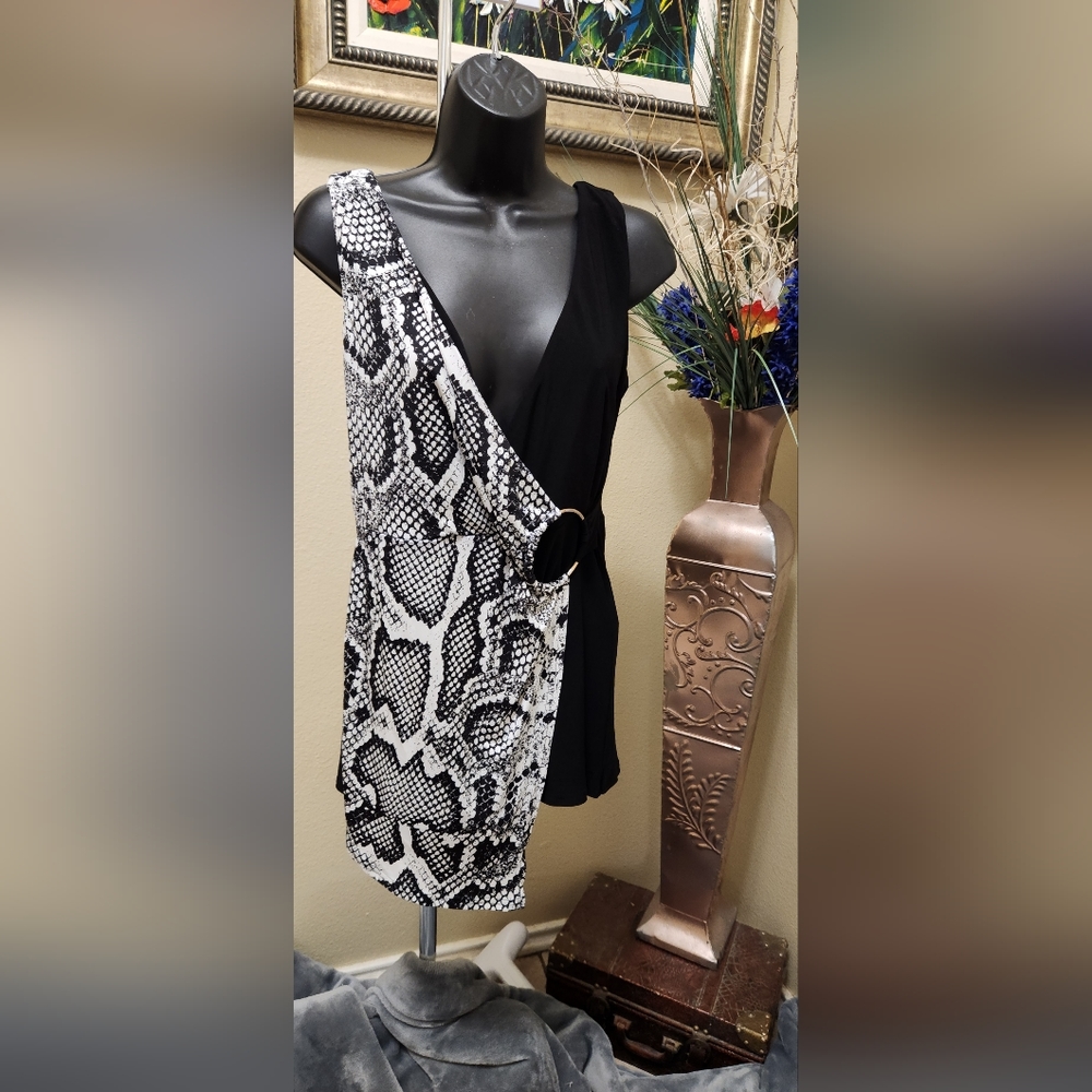 Venus romper size small